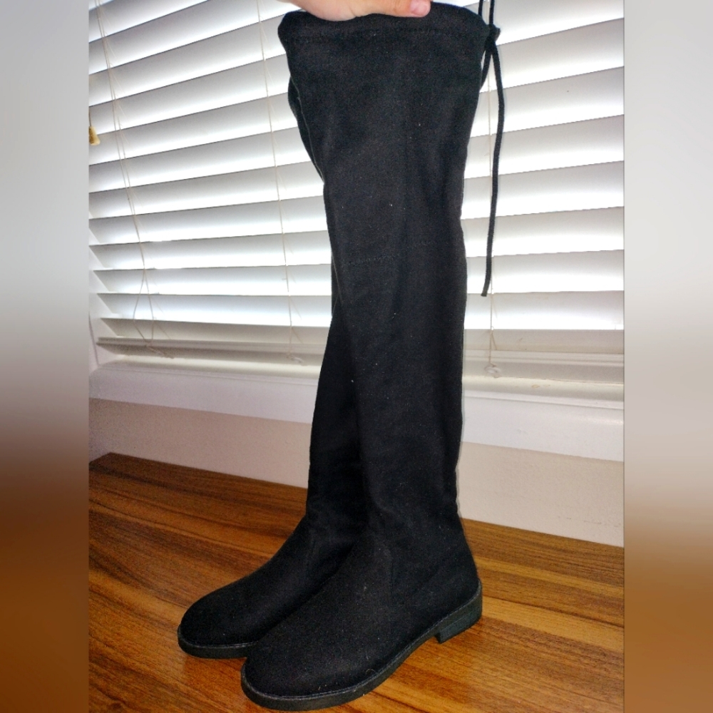 Black Knee High Heel Boot.